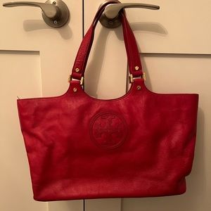 Medium - Large Tory Burch shoulder bag in excellent condition.